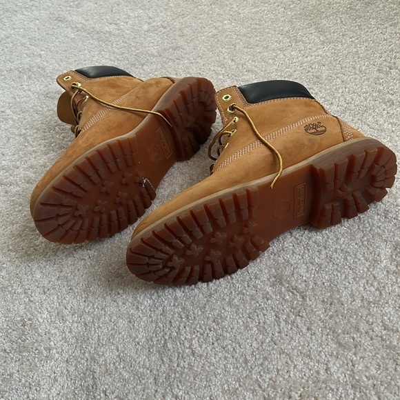 Camel size 8 1/2 Timberland boots - Picture 2 of 7